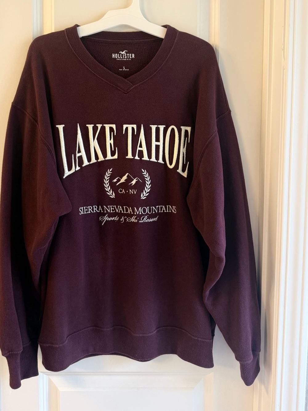 Hollister Maroon V-Neck Lake Tahoe Sweatshirt  like new